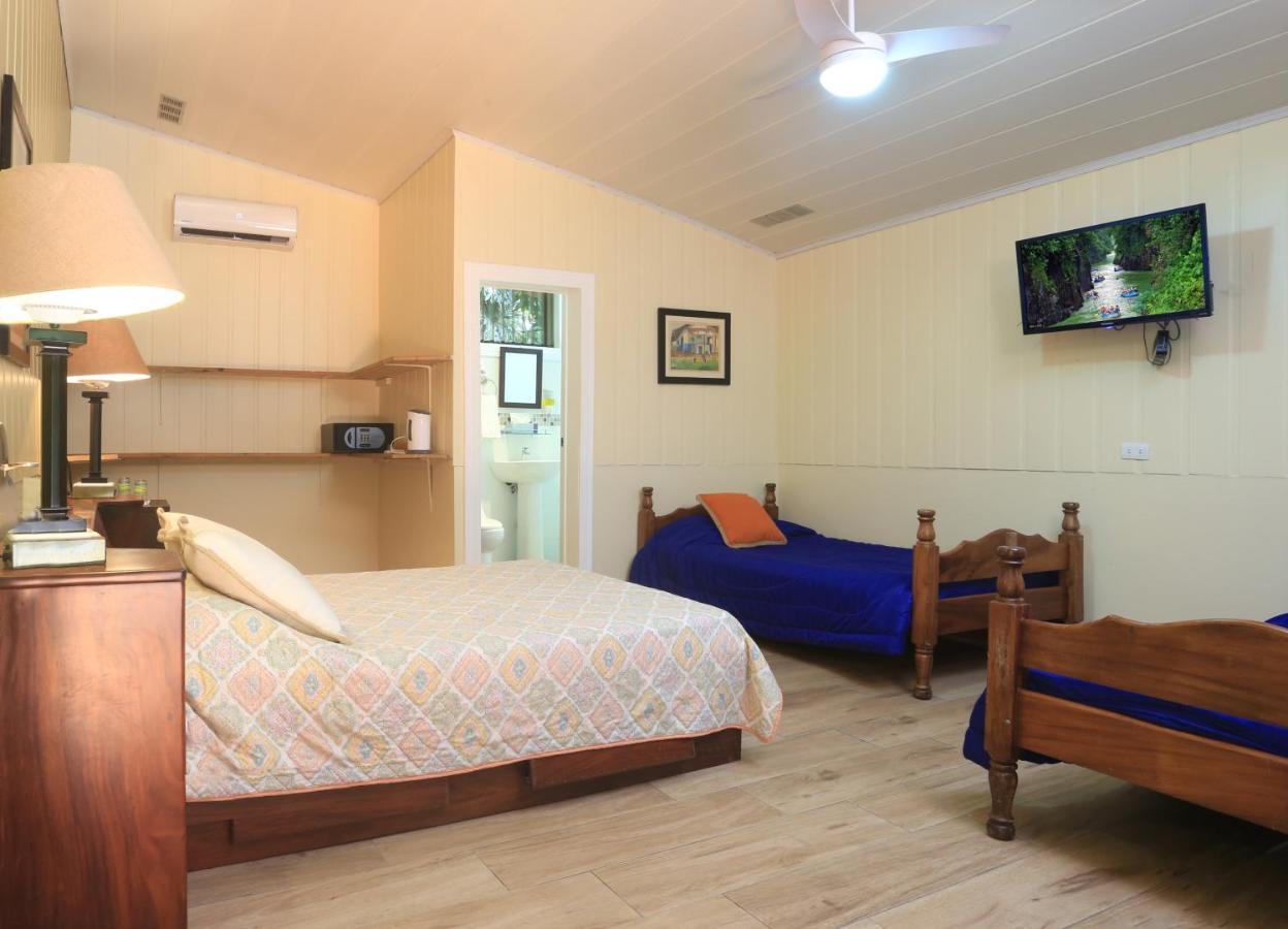 Horquetas River Lodge ซาราปิกี ภายนอก รูปภาพ