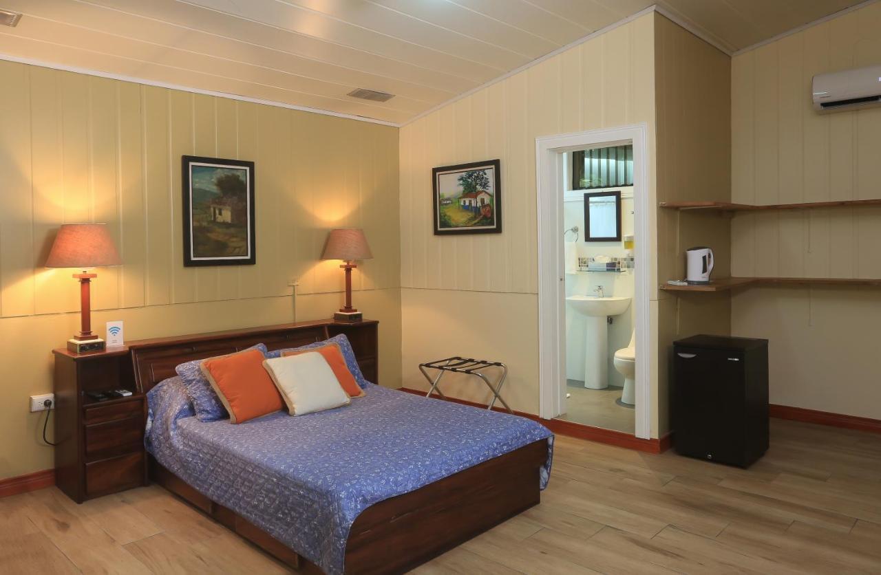 Horquetas River Lodge ซาราปิกี ภายนอก รูปภาพ